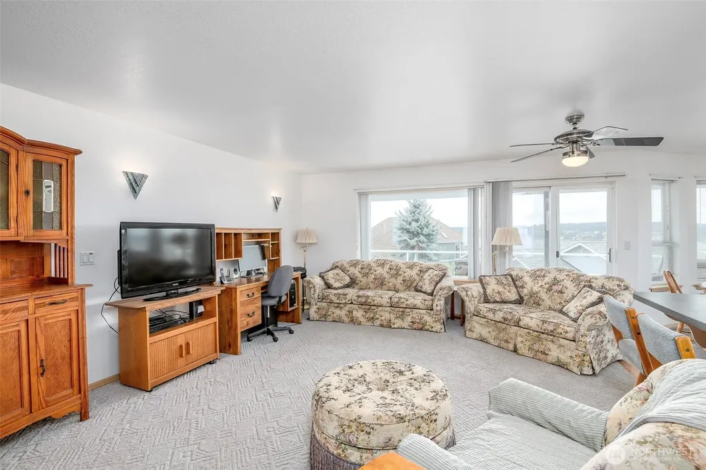 1550 13th Court Fox Island WA 98333