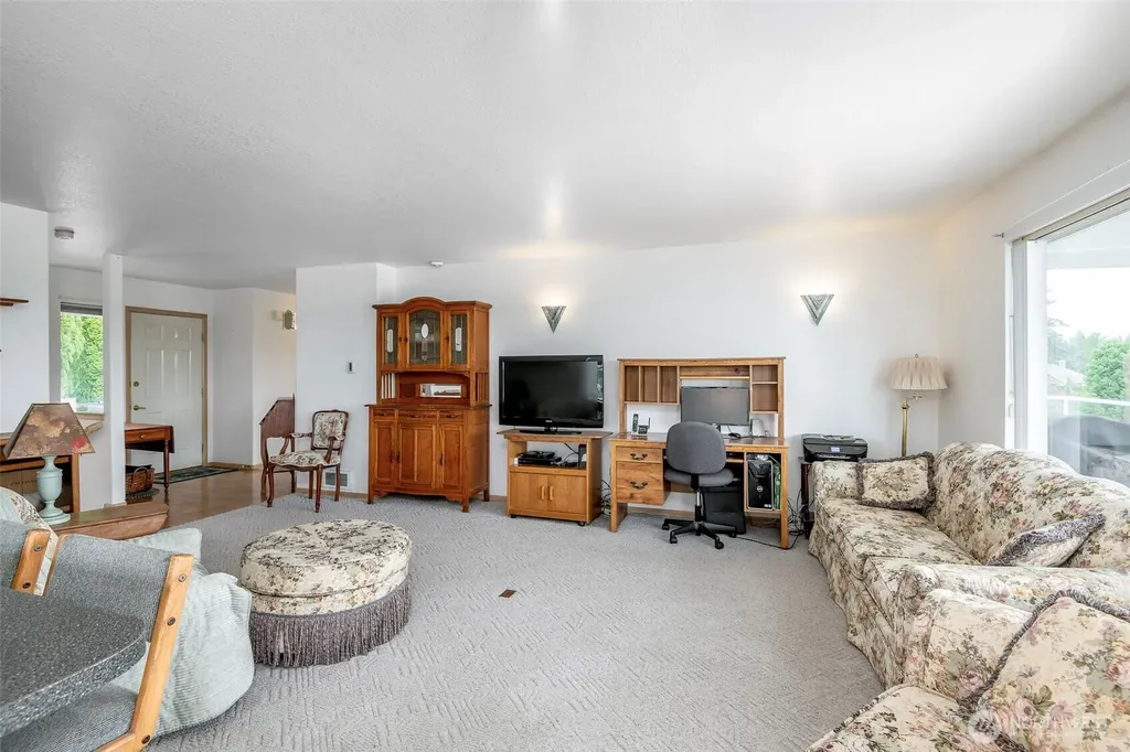 1550 13th Court Fox Island WA 98333
