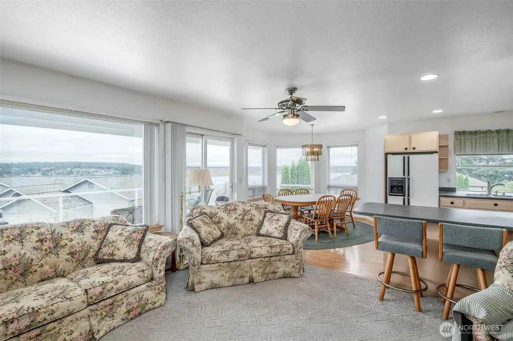 1550 13th Court Fox Island WA 98333