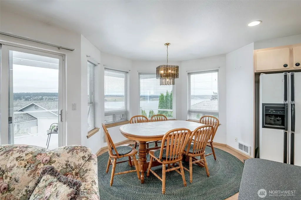 1550 13th Court Fox Island WA 98333