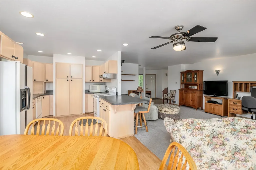 1550 13th Court Fox Island WA 98333