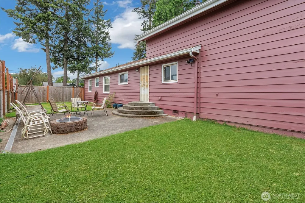 327 Chicago Boulevard S Pacific WA 98047