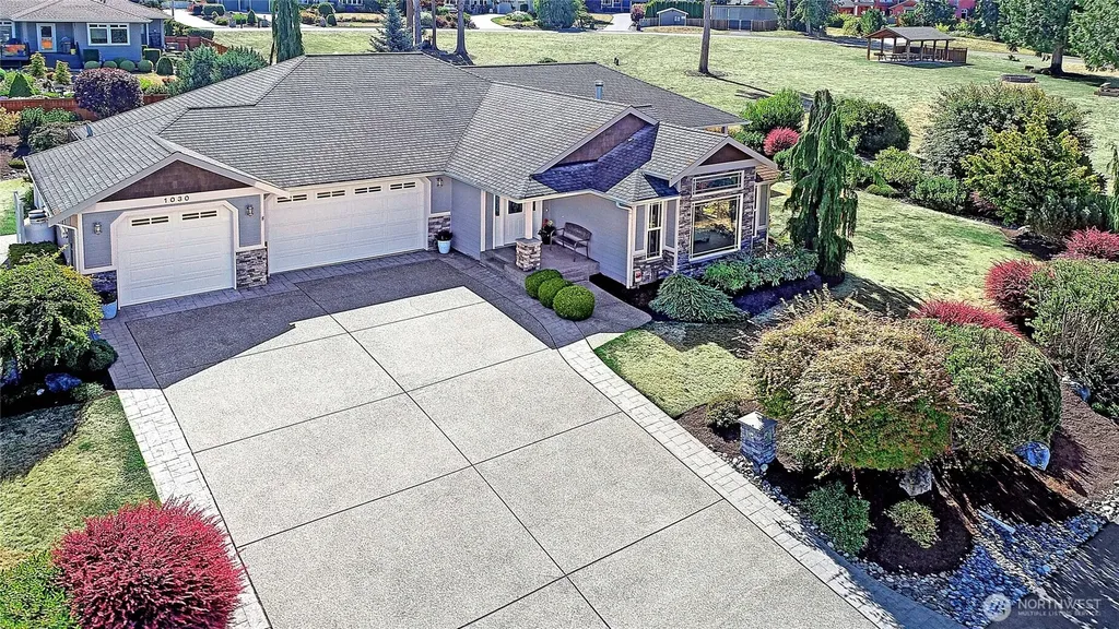 1030 Kingswood Drive Camano Island WA 98282