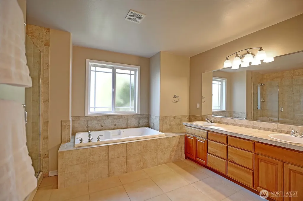1030 Kingswood Drive Camano Island WA 98282
