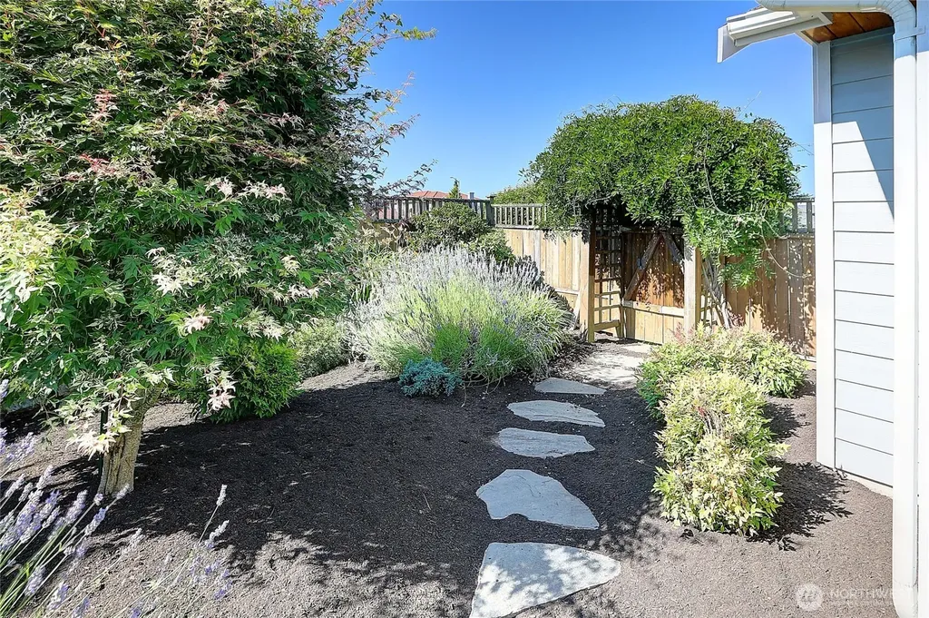 1030 Kingswood Drive Camano Island WA 98282