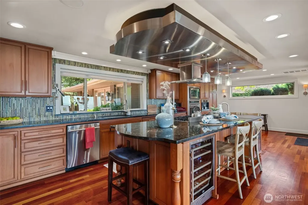 8723 Talbot Road Edmonds WA 98026