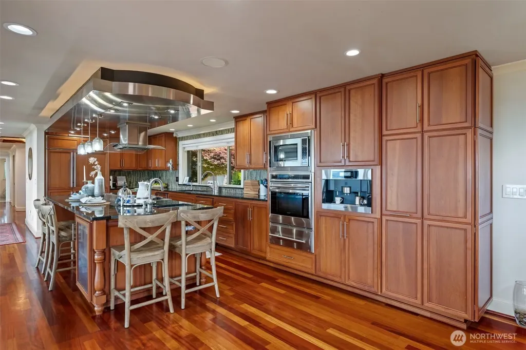 8723 Talbot Road Edmonds WA 98026