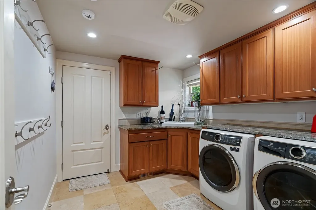 8723 Talbot Road Edmonds WA 98026