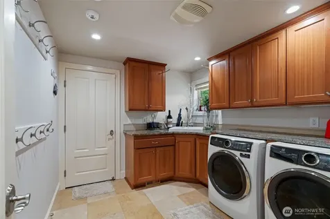 8723 Talbot Road Edmonds WA 98026