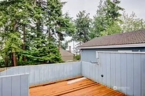 960 SW Fairhaven Drive Oak Harbor WA 98277