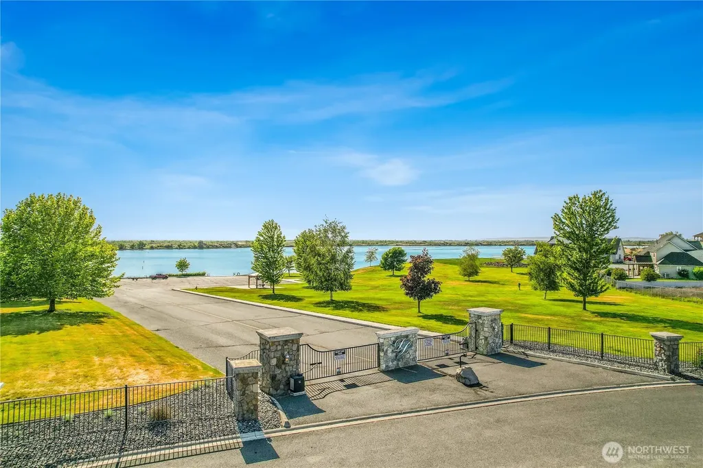8084 Dune Lake Road SE Moses Lake WA 98837