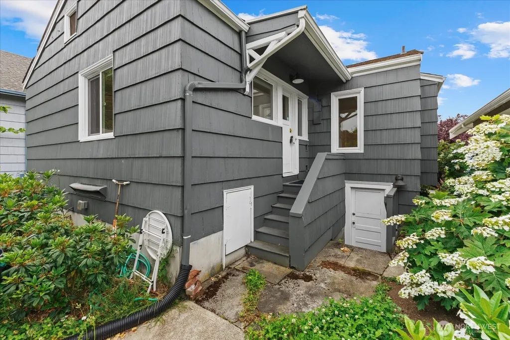 706 N 78th Street Seattle WA 98103
