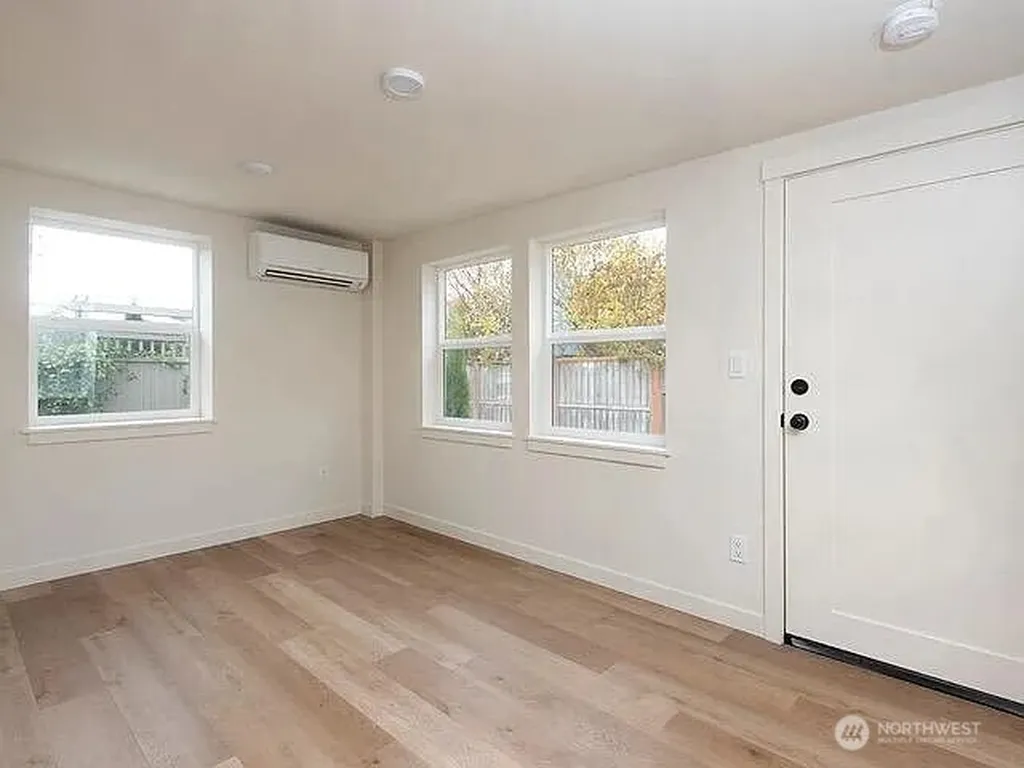 706 N 78th Street Seattle WA 98103