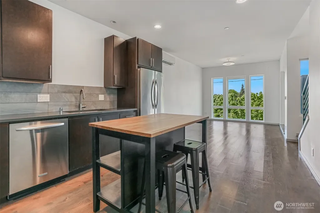 6704 15th Avenue NW Seattle WA 98117