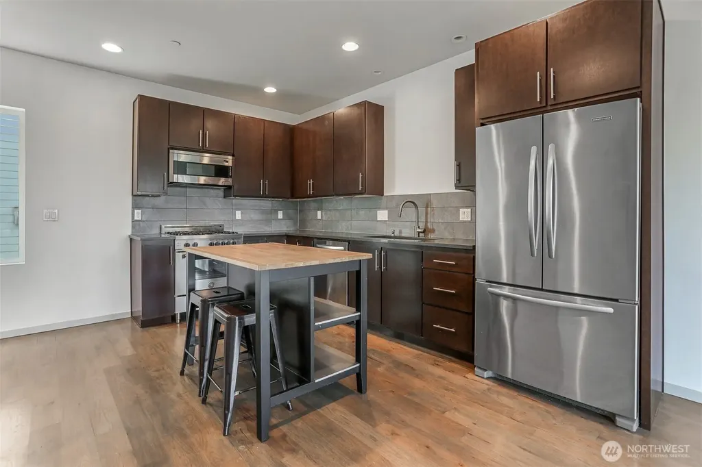 6704 15th Avenue NW Seattle WA 98117