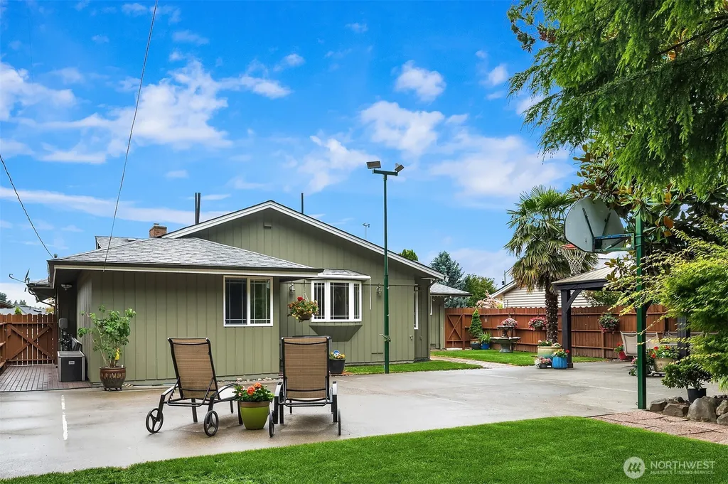 8620 21st Avenue NW Seattle WA 98117