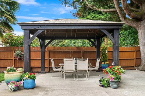 8620 21st Avenue NW Seattle WA 98117