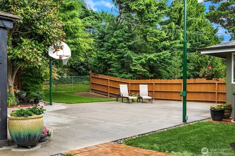 8620 21st Avenue NW Seattle WA 98117