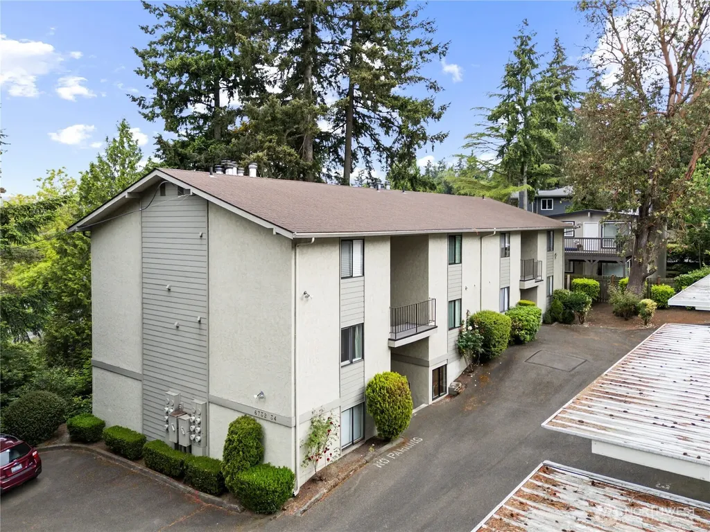 6734 112th Avenue NE Kirkland WA 98033