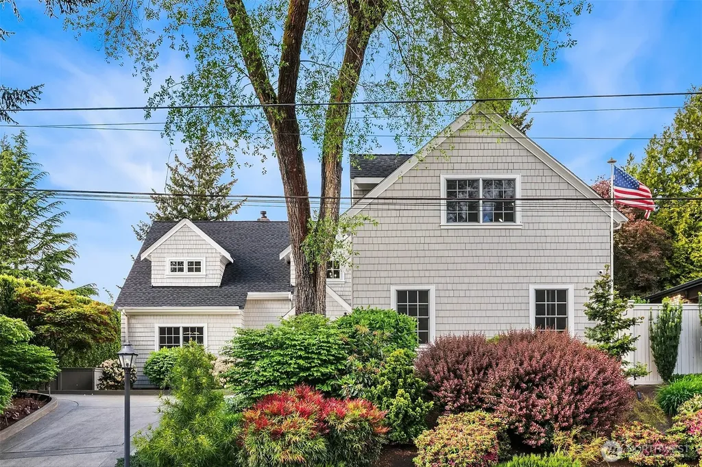 10910 NE 18th Place Bellevue WA 98004