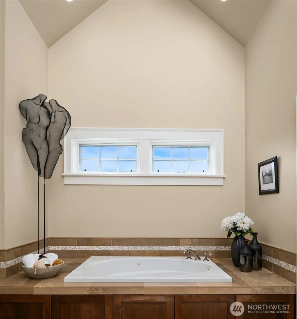 10910 NE 18th Place Bellevue WA 98004