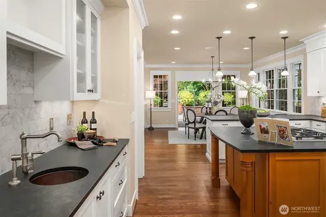 10910 NE 18th Place Bellevue WA 98004