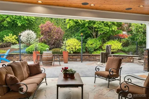 10910 NE 18th Place Bellevue WA 98004