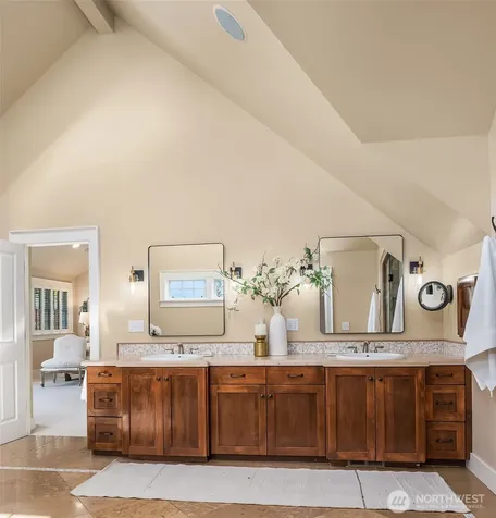 10910 NE 18th Place Bellevue WA 98004