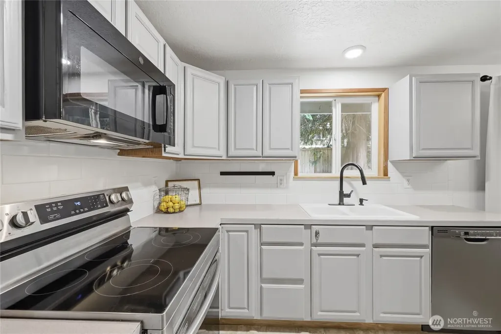 22250 NE Sea Vista Poulsbo WA 98370
