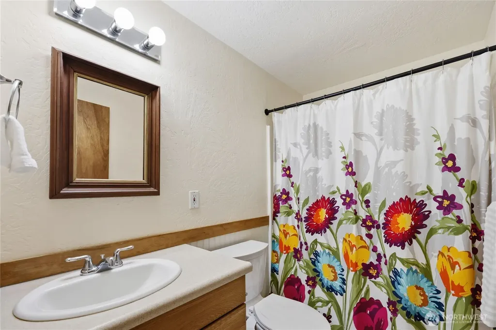 22250 NE Sea Vista Poulsbo WA 98370