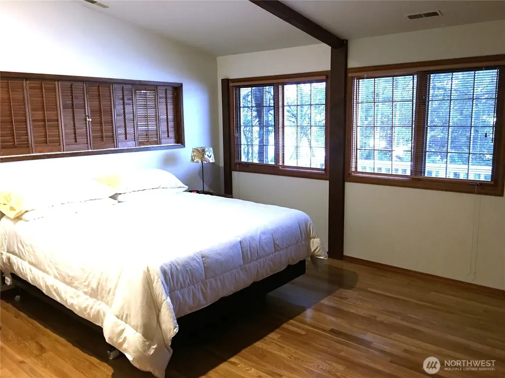648 Lake Sammamish Lane NE Bellevue WA 98008