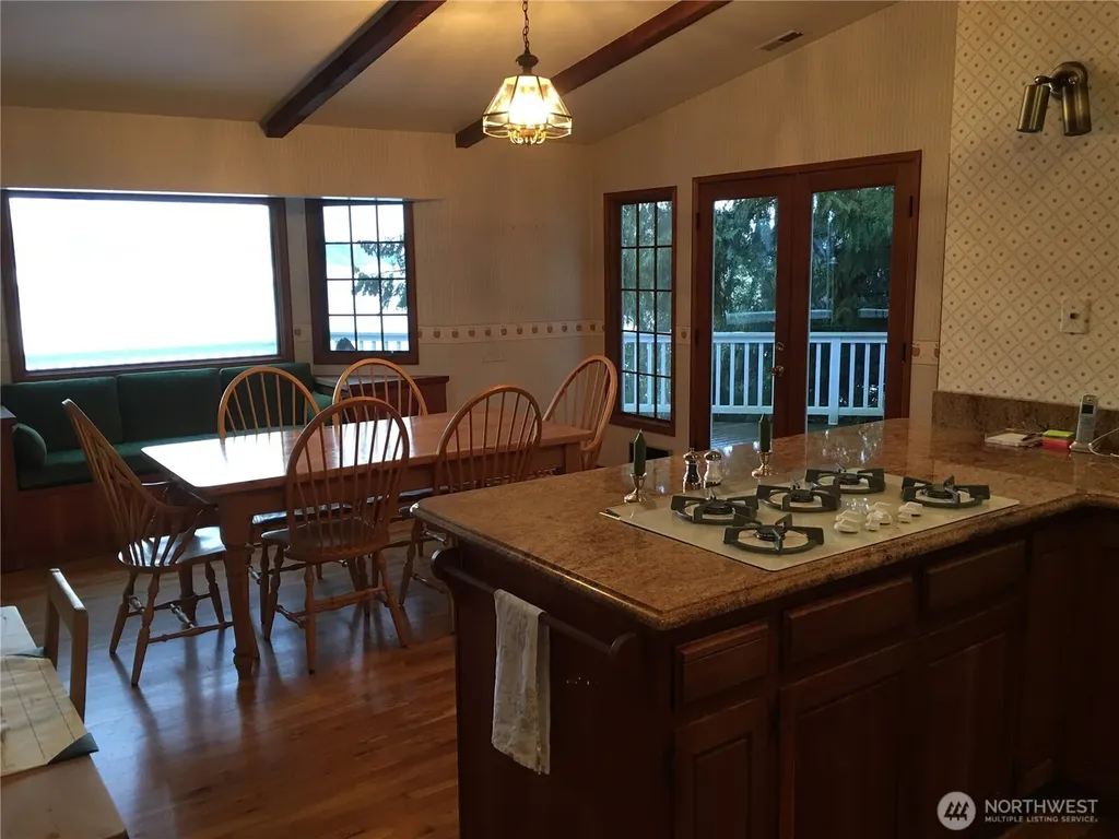 648 Lake Sammamish Lane NE Bellevue WA 98008