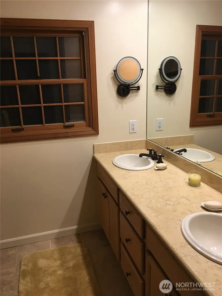 648 Lake Sammamish Lane NE Bellevue WA 98008