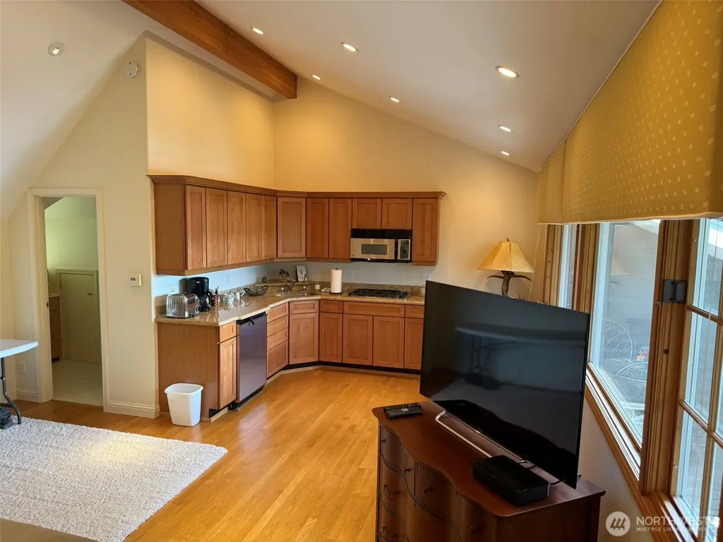 648 Lake Sammamish Lane NE Bellevue WA 98008