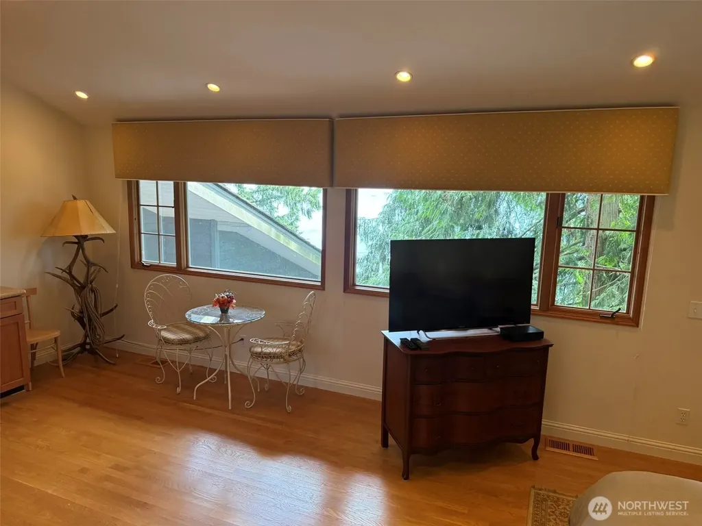 648 Lake Sammamish Lane NE Bellevue WA 98008