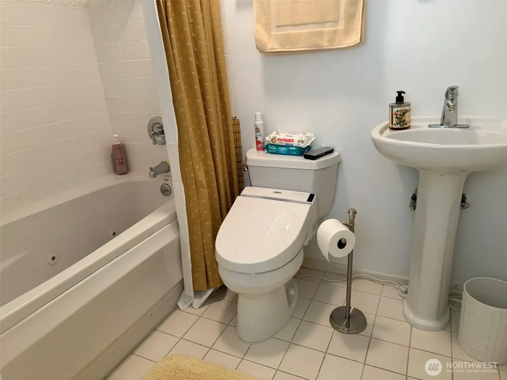 648 Lake Sammamish Lane NE Bellevue WA 98008