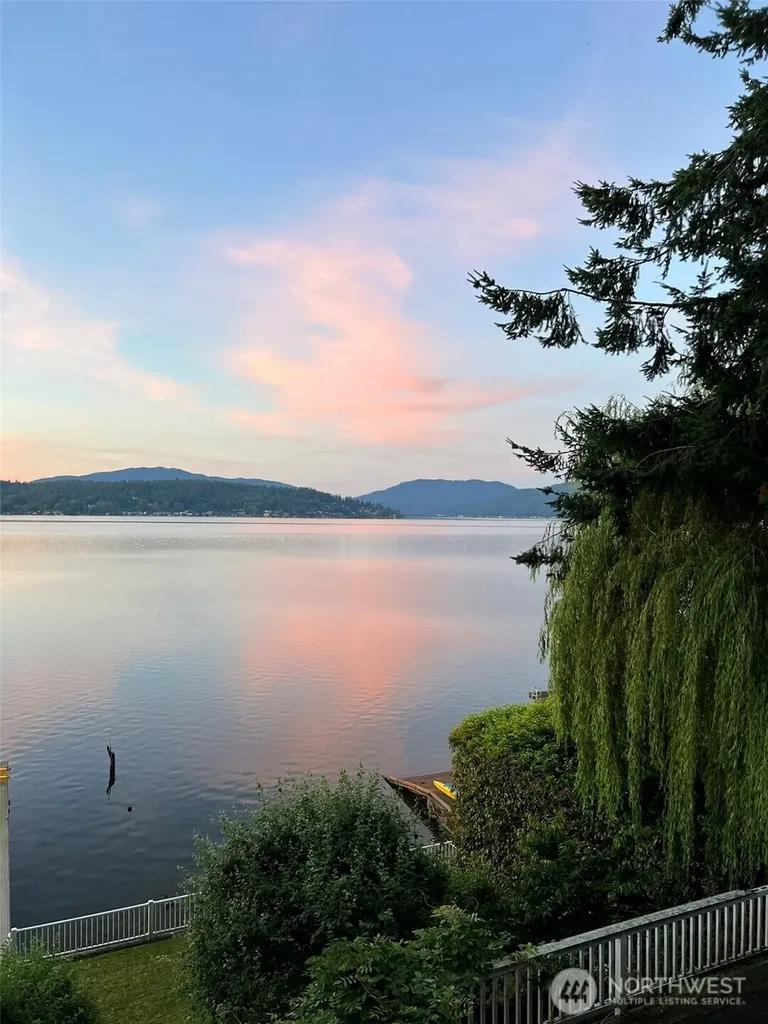 648 Lake Sammamish Lane NE Bellevue WA 98008
