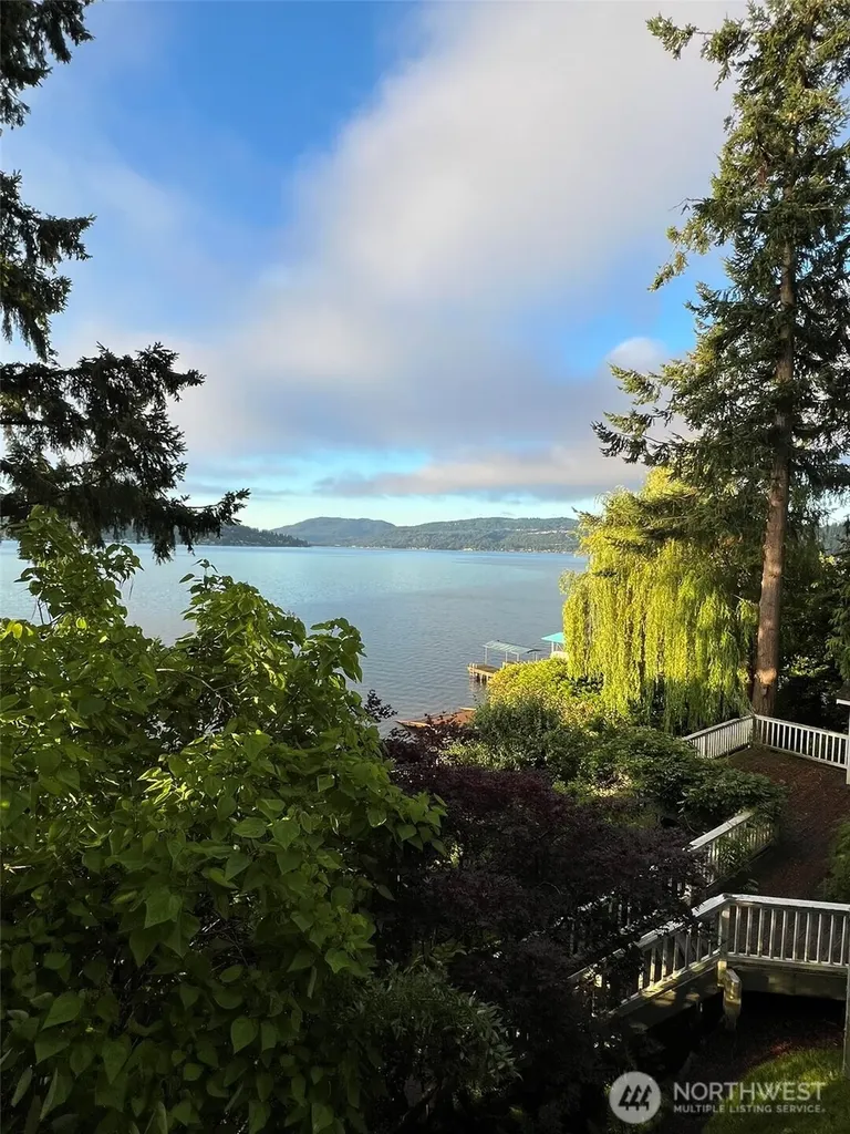 648 Lake Sammamish Lane NE Bellevue WA 98008