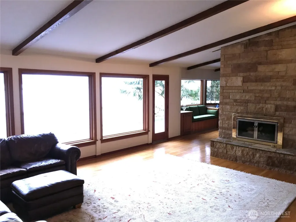 648 Lake Sammamish Lane NE Bellevue WA 98008