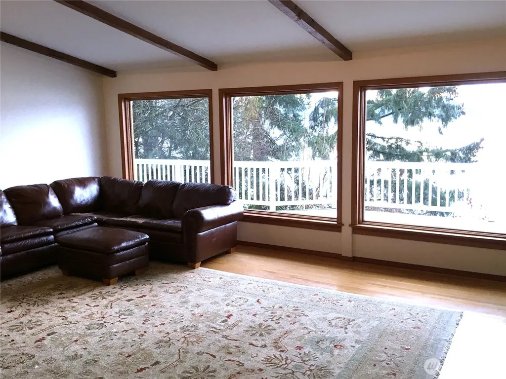 648 Lake Sammamish Lane NE Bellevue WA 98008