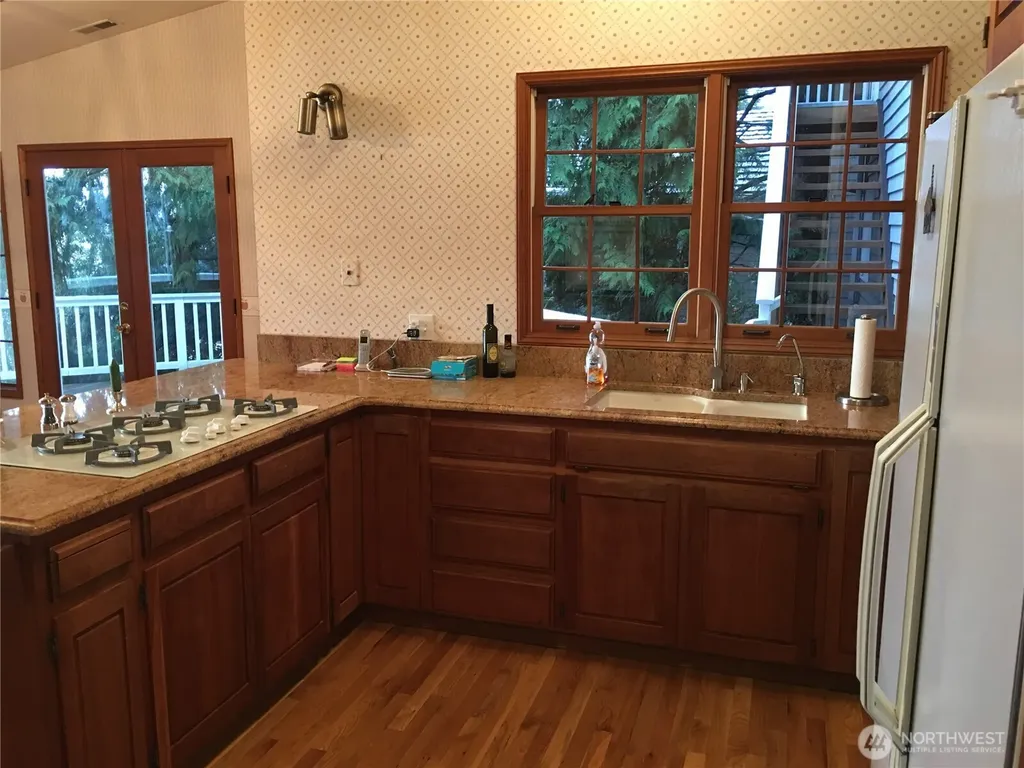 648 Lake Sammamish Lane NE Bellevue WA 98008