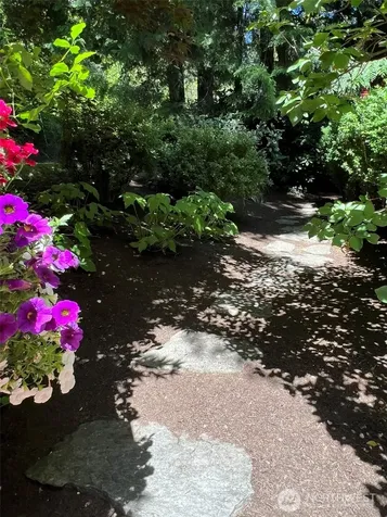 648 Lake Sammamish Lane NE Bellevue WA 98008