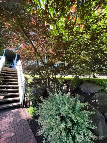 648 Lake Sammamish Lane NE Bellevue WA 98008
