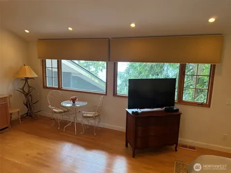648 Lake Sammamish Lane NE Bellevue WA 98008