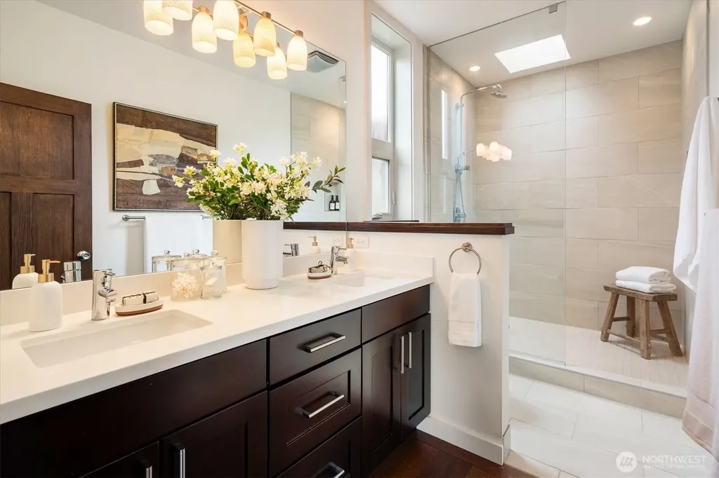 3832 S Edmunds Street Court Seattle WA 98118