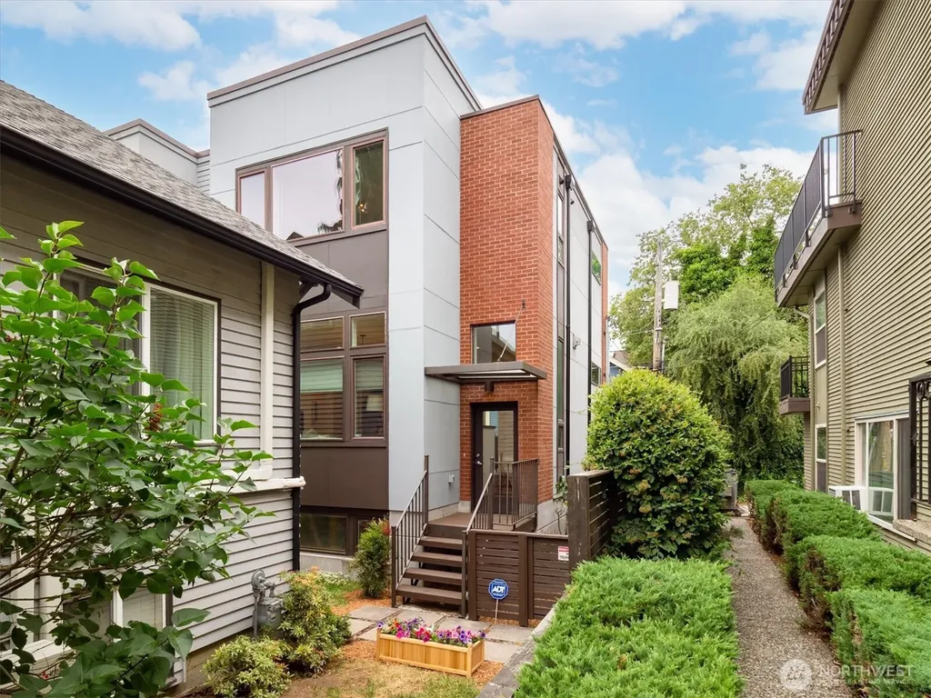 3832 S Edmunds Street Court Seattle WA 98118