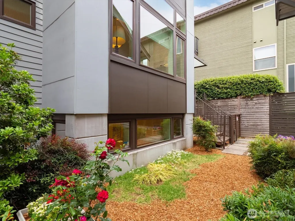 3832 S Edmunds Street Court Seattle WA 98118