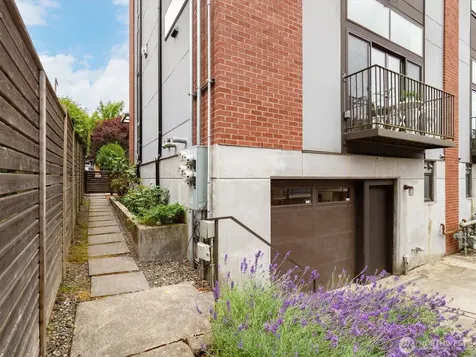 3832 S Edmunds Street Court Seattle WA 98118
