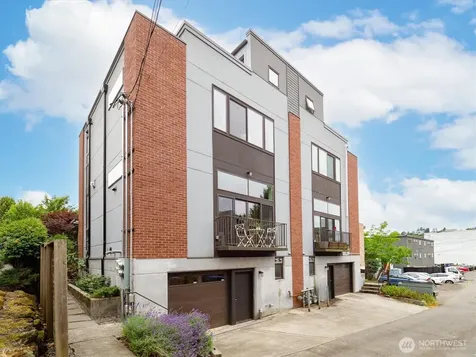 3832 S Edmunds Street Court Seattle WA 98118
