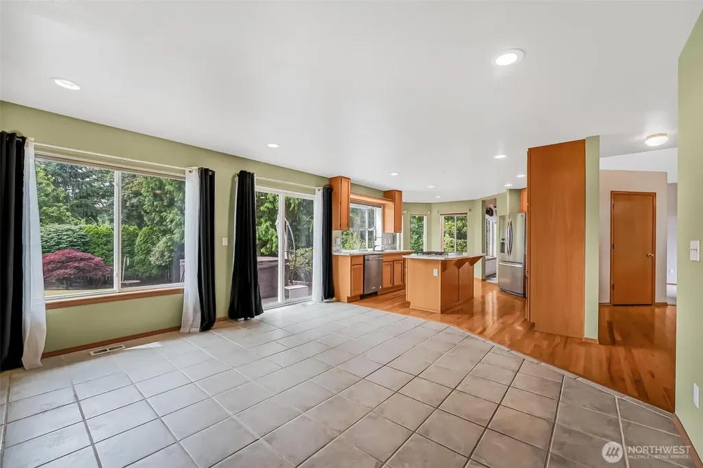 19810 11th Street E Lake Tapps WA 98391